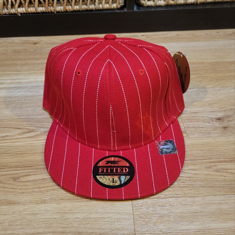 NWT fitted cap red with white stripes, size large